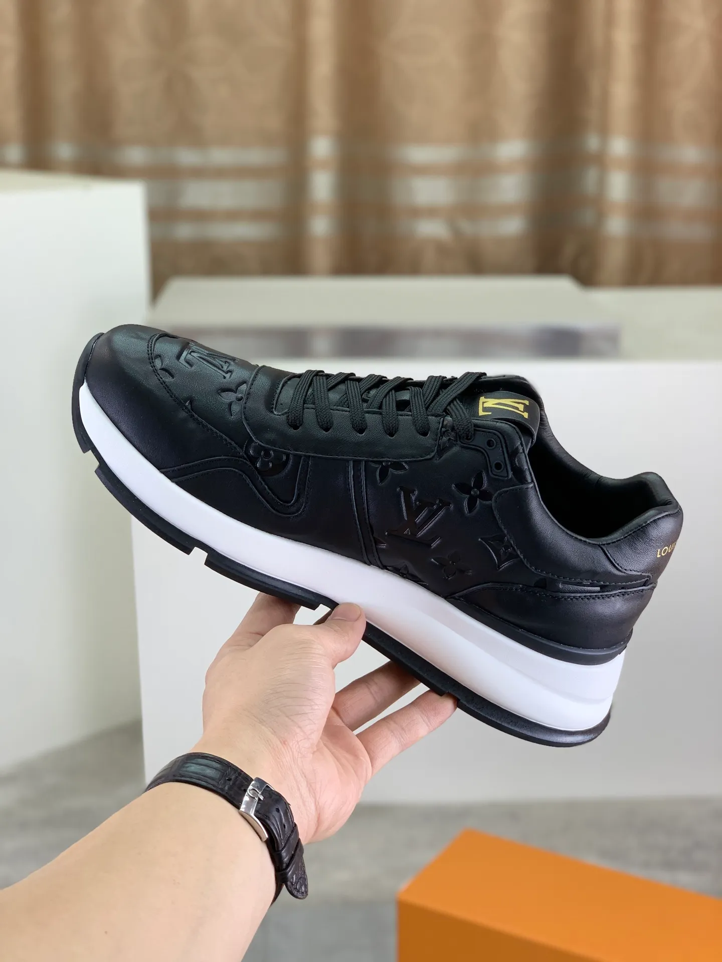 Factory price P820 💶 Top version [LOUIS VUITTON] counter series (original order) new style 🍀LV Louis Vuitton - top version LV classic high-top trendy shoes! Made of imported original craft calfskin, original breathable lining, and original wear-resistant, lightweight, high-end TPU outsole! High quality products! 3️⃣ colors available, size: men’s 39-44 (38 45 customized)